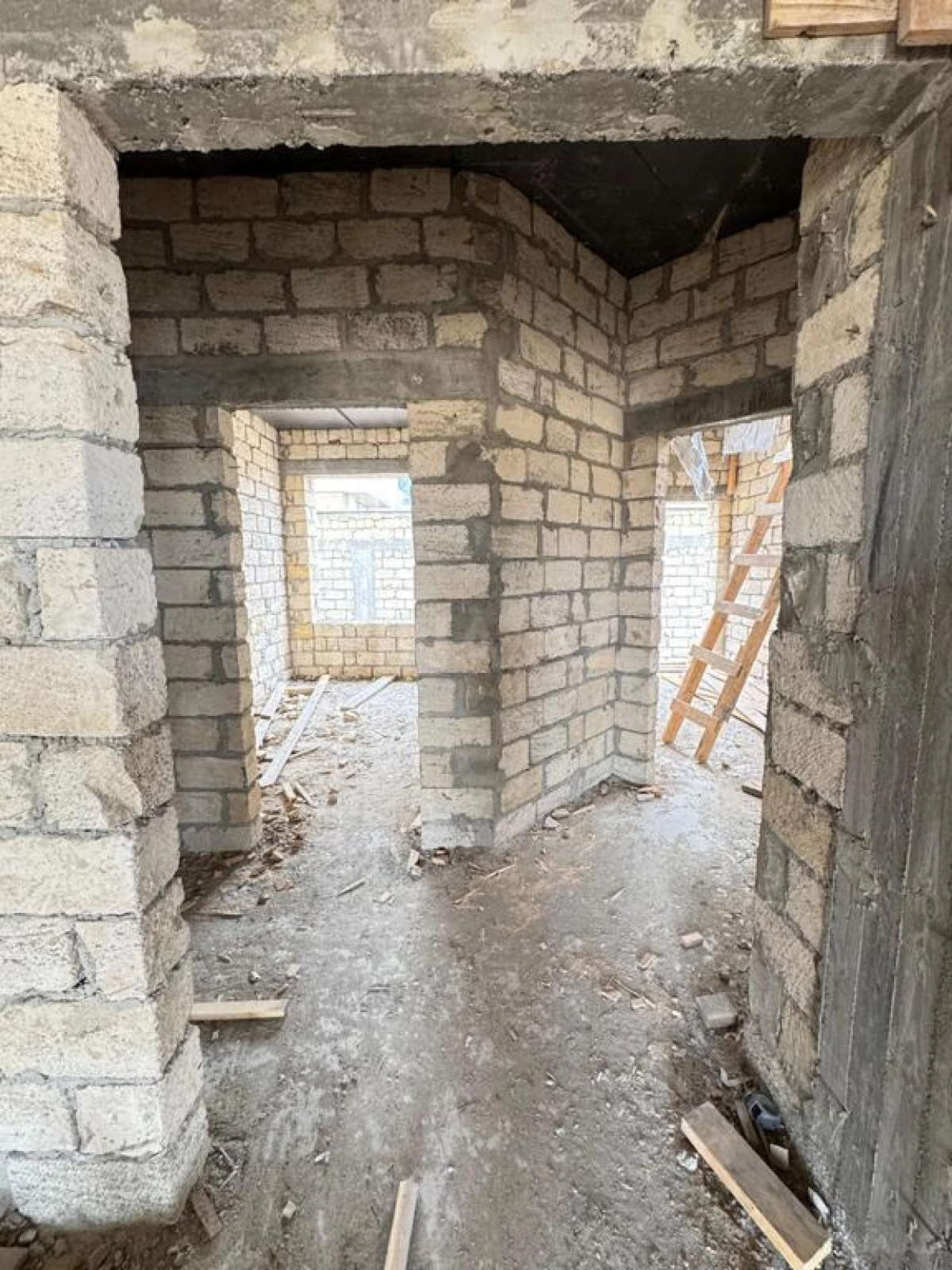 Satılır 5 otaqlı həyət evi 230 m²