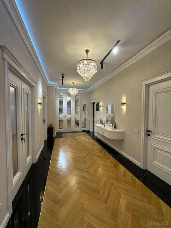 Satılır 3 otaqlı mənzil 147 m²