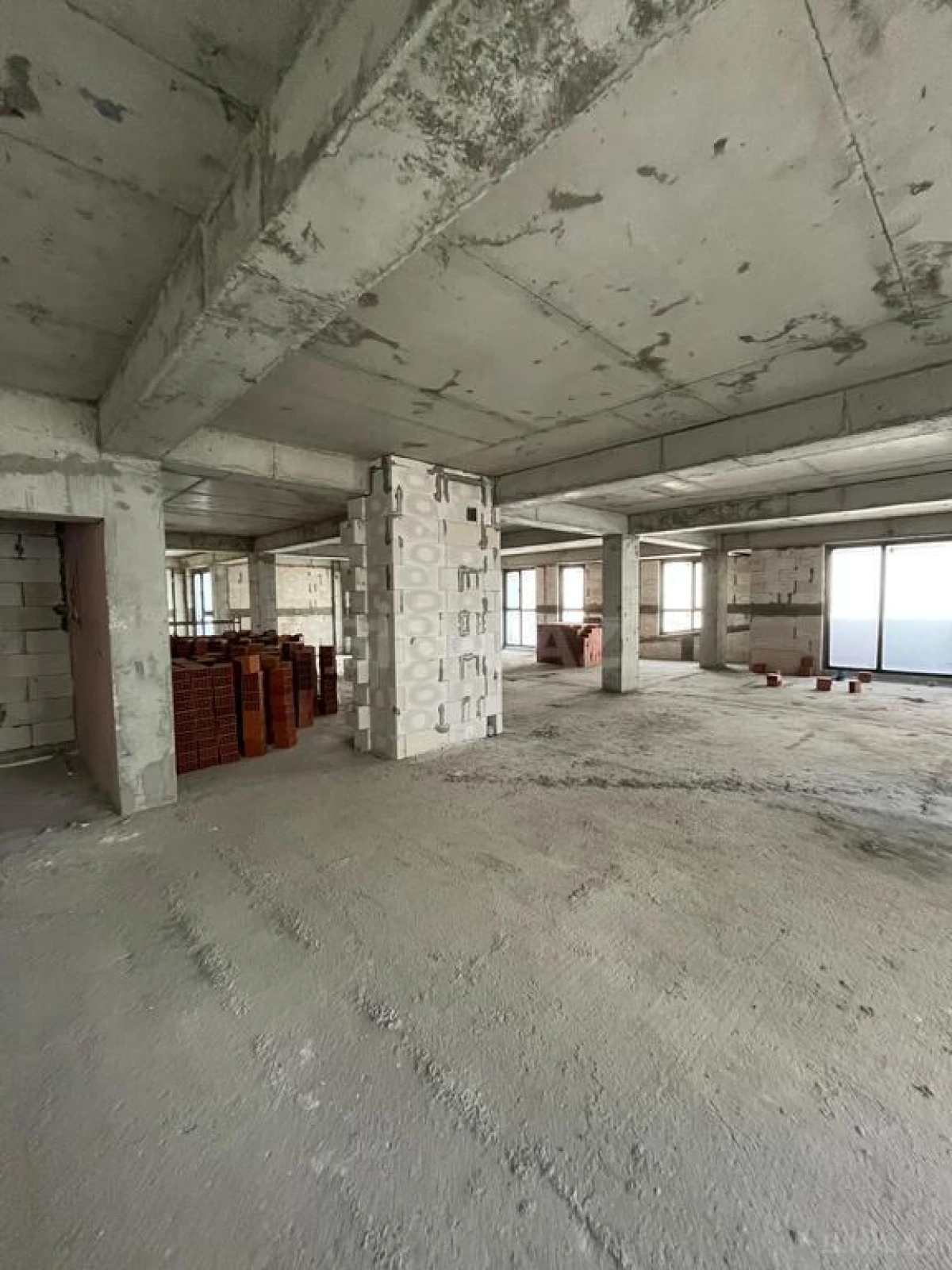 Satılır 5 otaqlı mənzil 259 m²