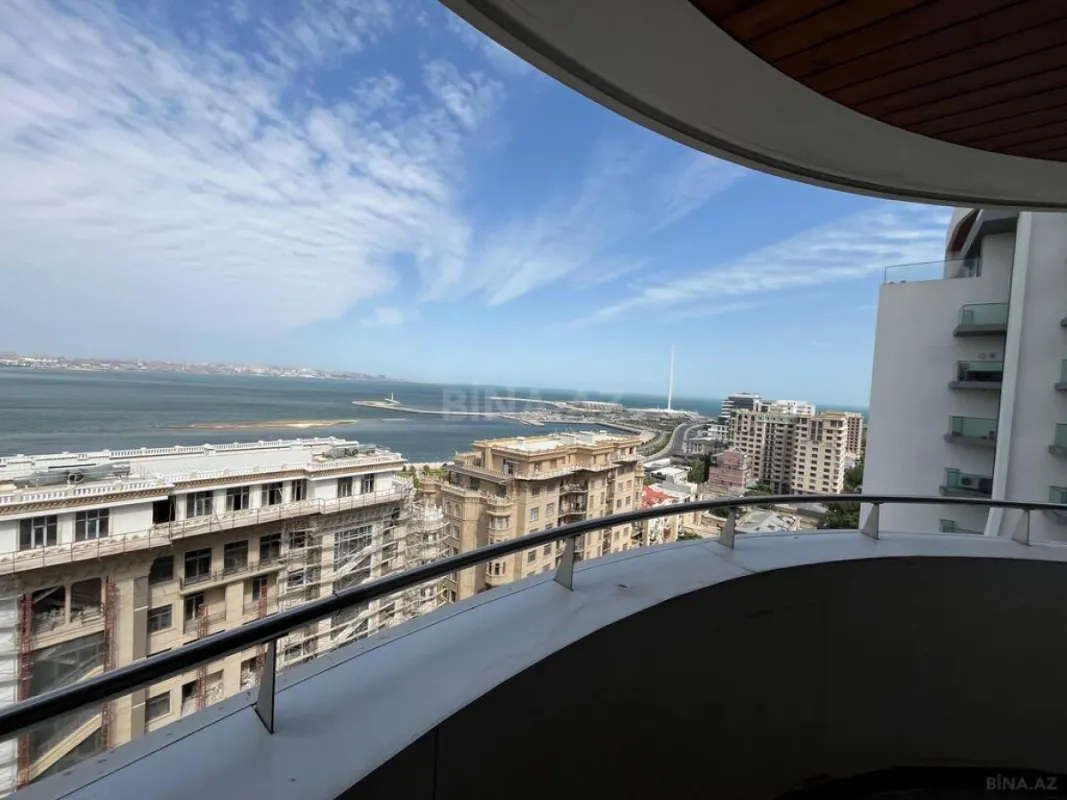 Satılır 5 otaqlı mənzil 259 m²
