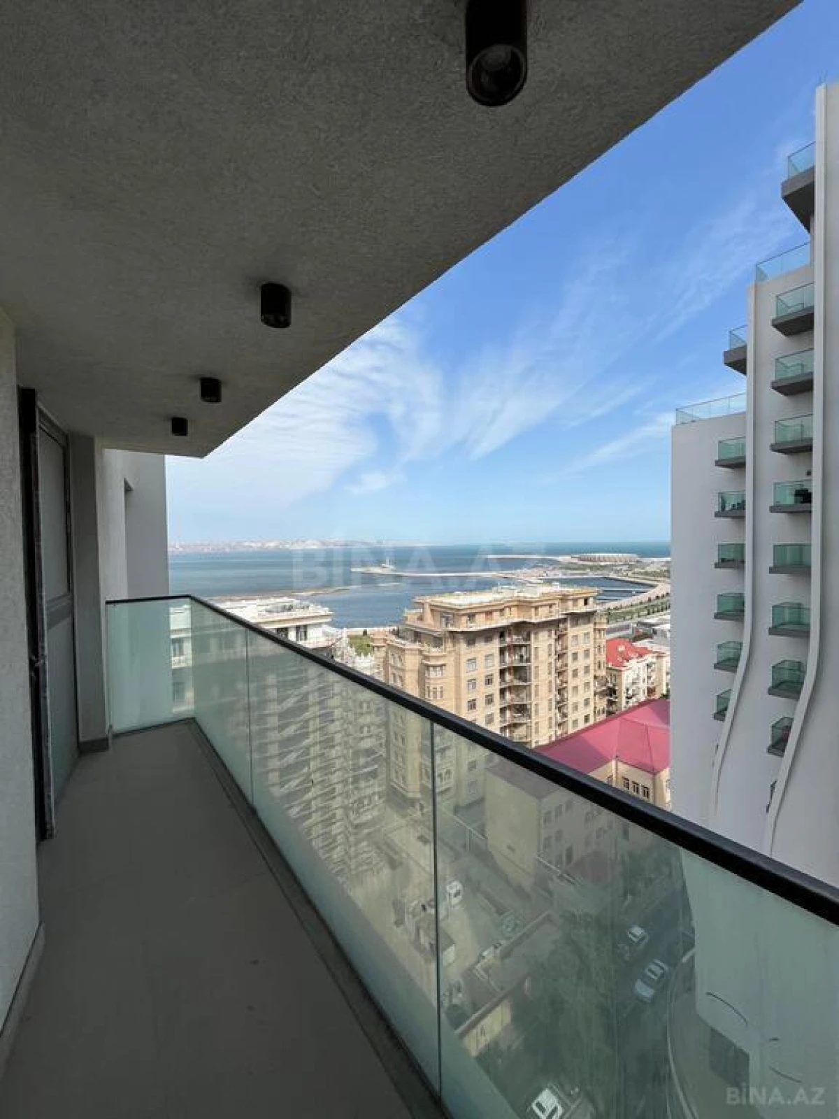 Satılır 5 otaqlı mənzil 259 m²