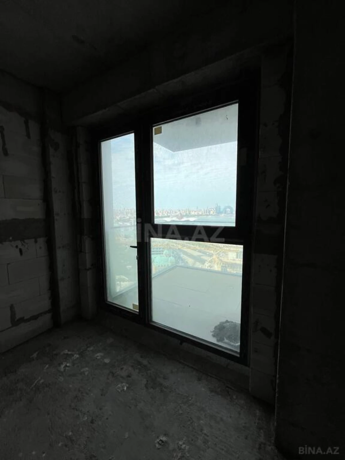 Satılır 5 otaqlı mənzil 259 m²