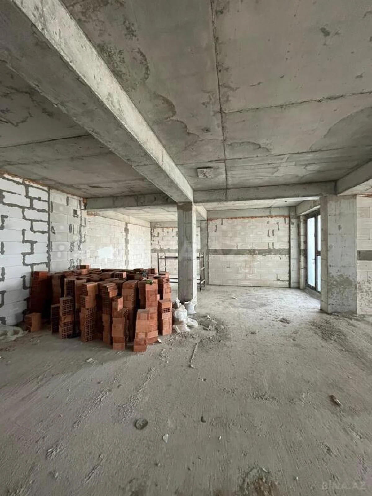 Satılır 5 otaqlı mənzil 259 m²