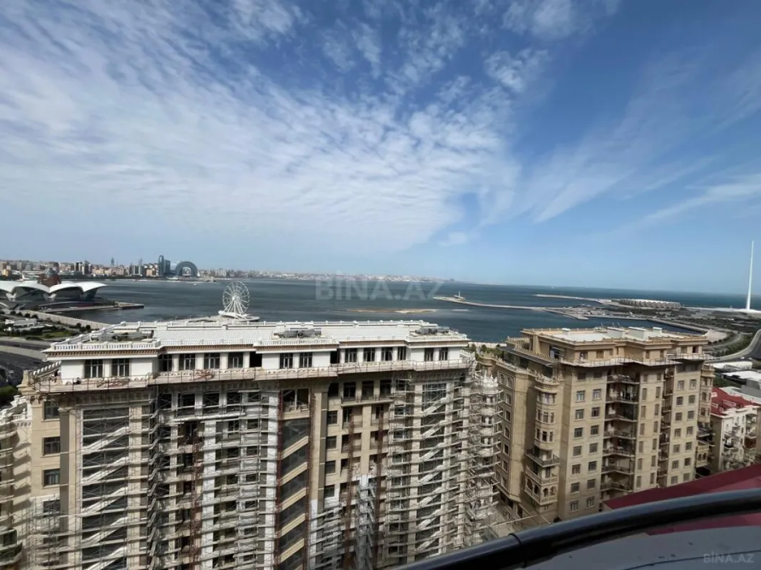 Satılır 5 otaqlı mənzil 259 m²