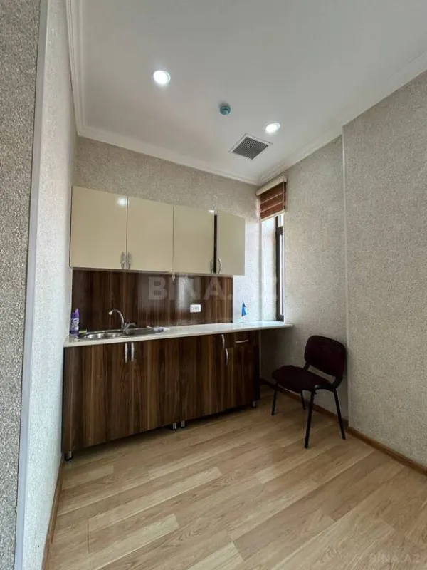 Kirayə verilir 4 otaqlı ofis 130 m²