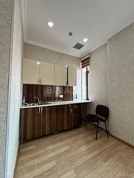 Kirayə verilir 4 otaqlı ofis 130 m²