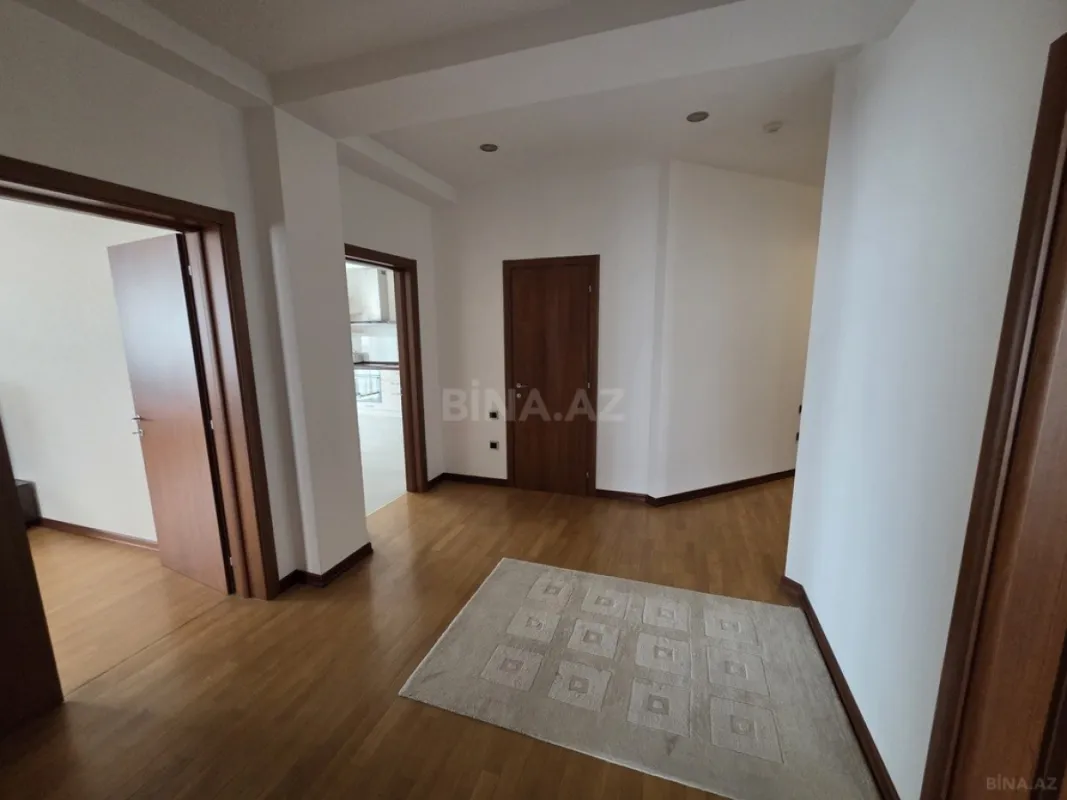 Satılır 3 otaqlı mənzil 160 m²