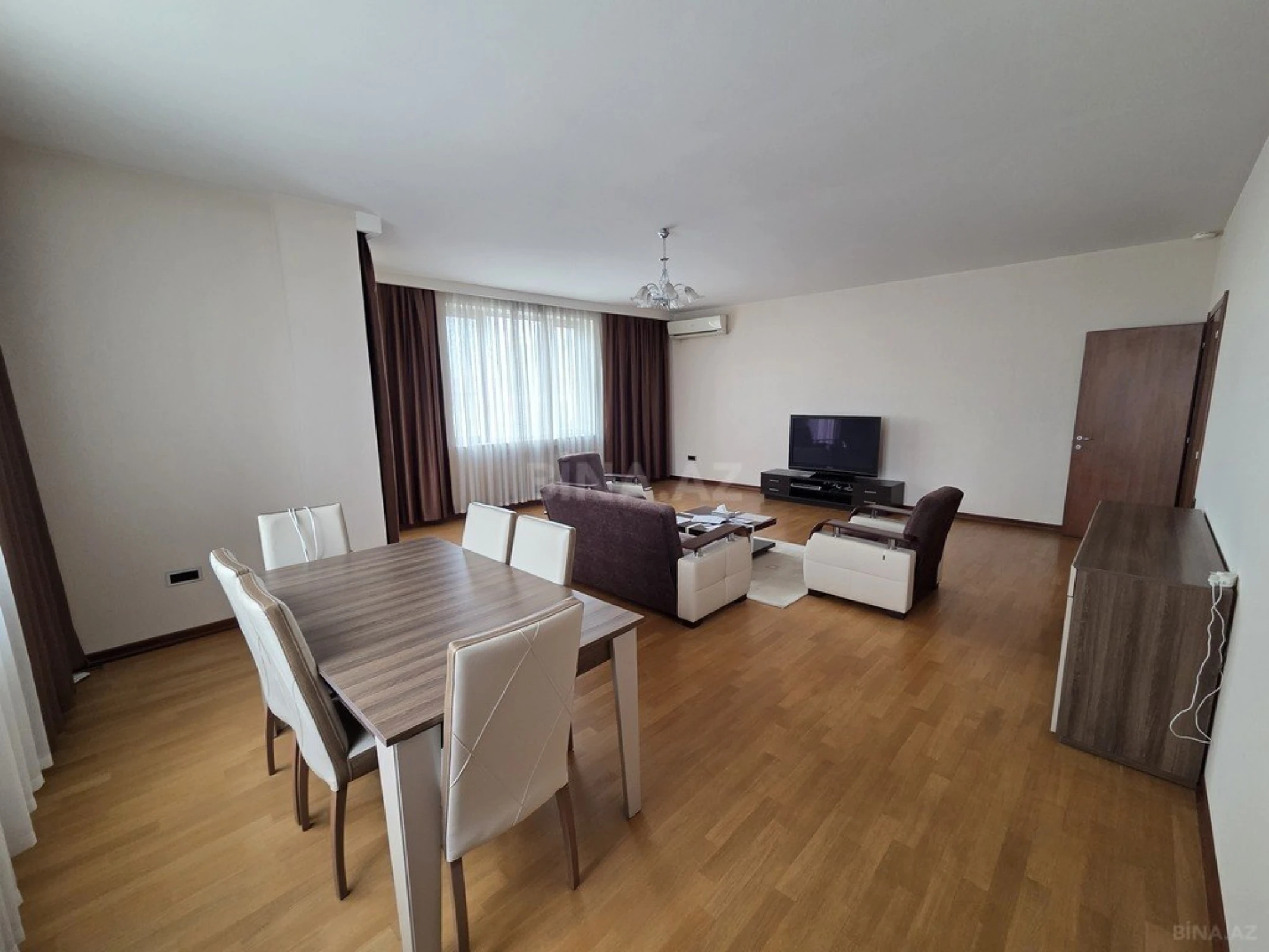 Satılır 3 otaqlı mənzil 160 m²