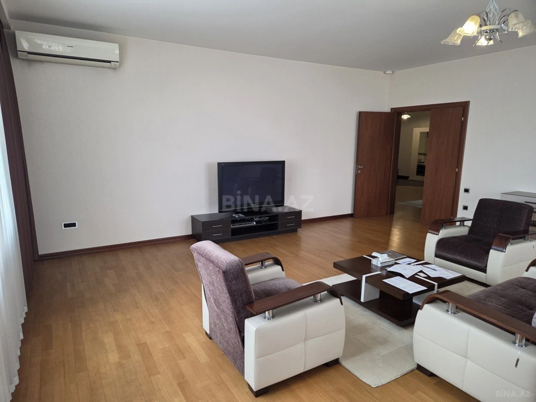 Satılır 3 otaqlı mənzil 160 m²