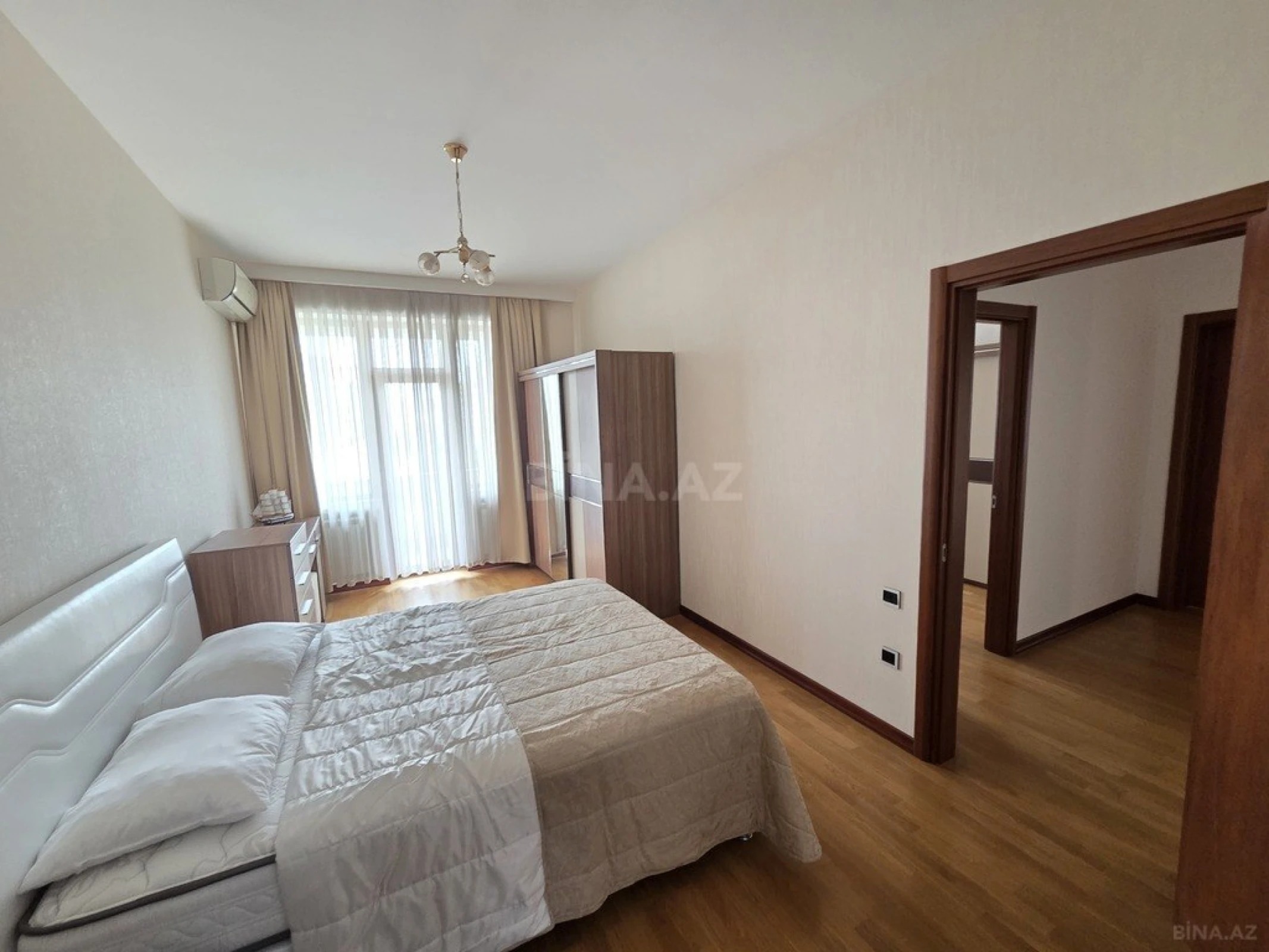 Satılır 3 otaqlı mənzil 160 m²