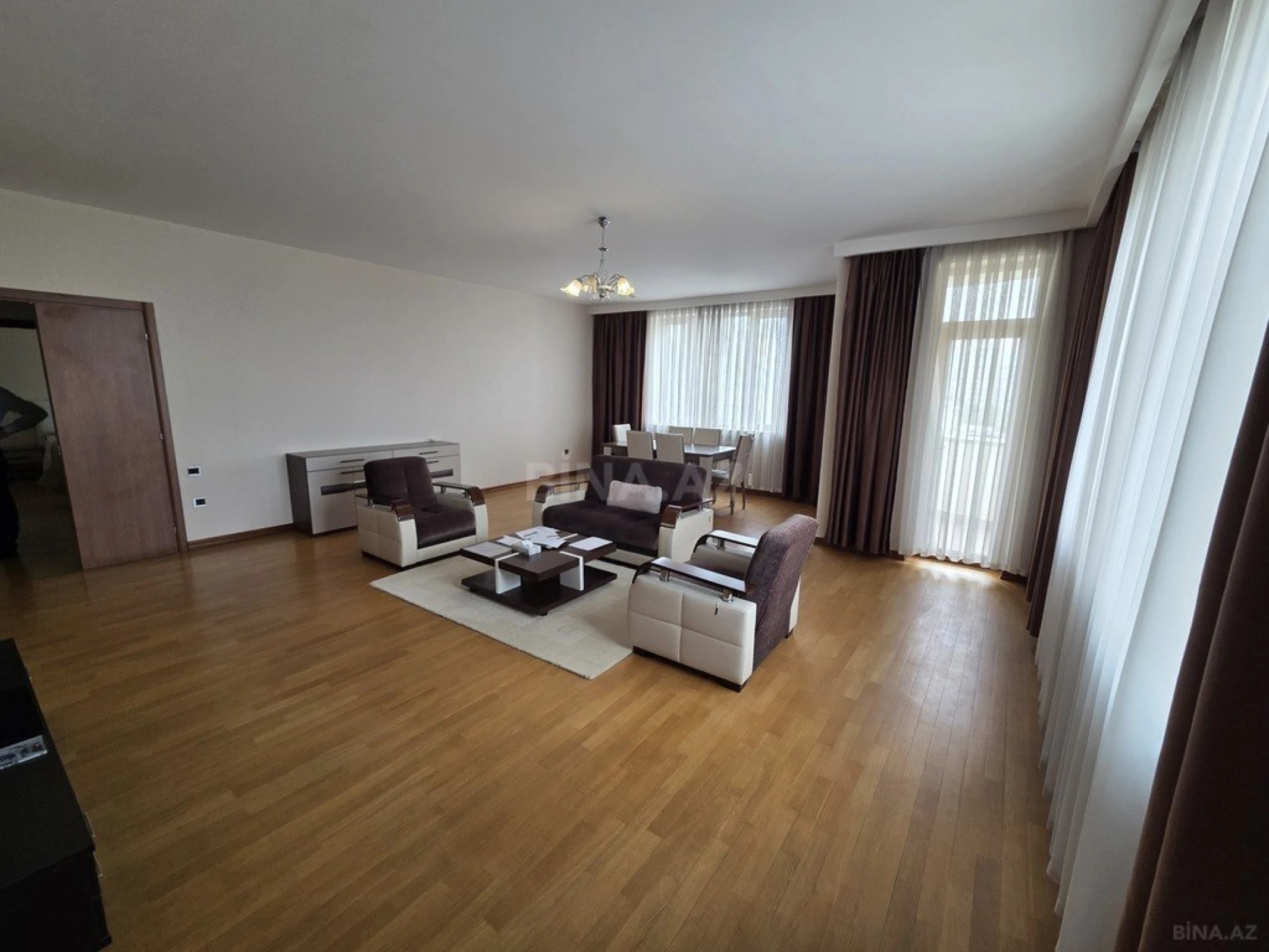Satılır 3 otaqlı mənzil 160 m²