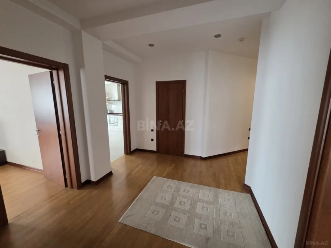 Satılır 3 otaqlı mənzil 160 m²