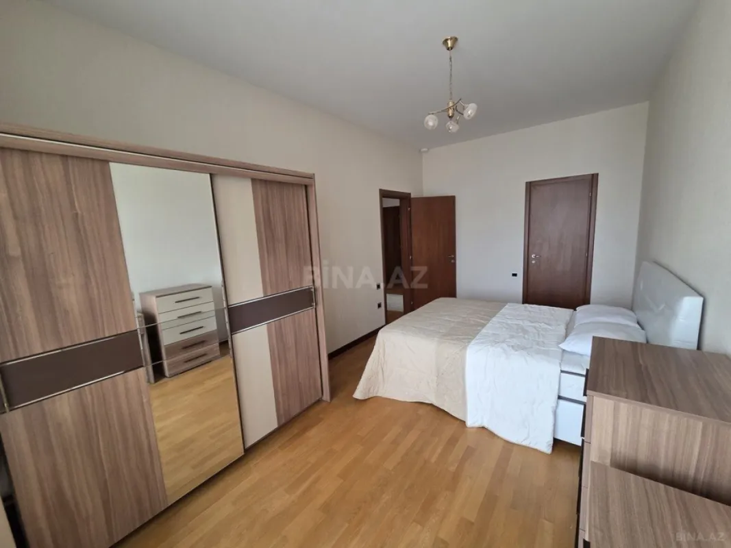Satılır 3 otaqlı mənzil 160 m²