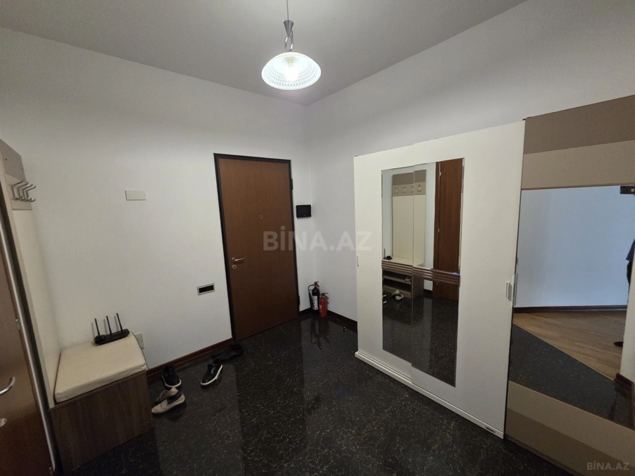 Satılır 3 otaqlı mənzil 160 m²