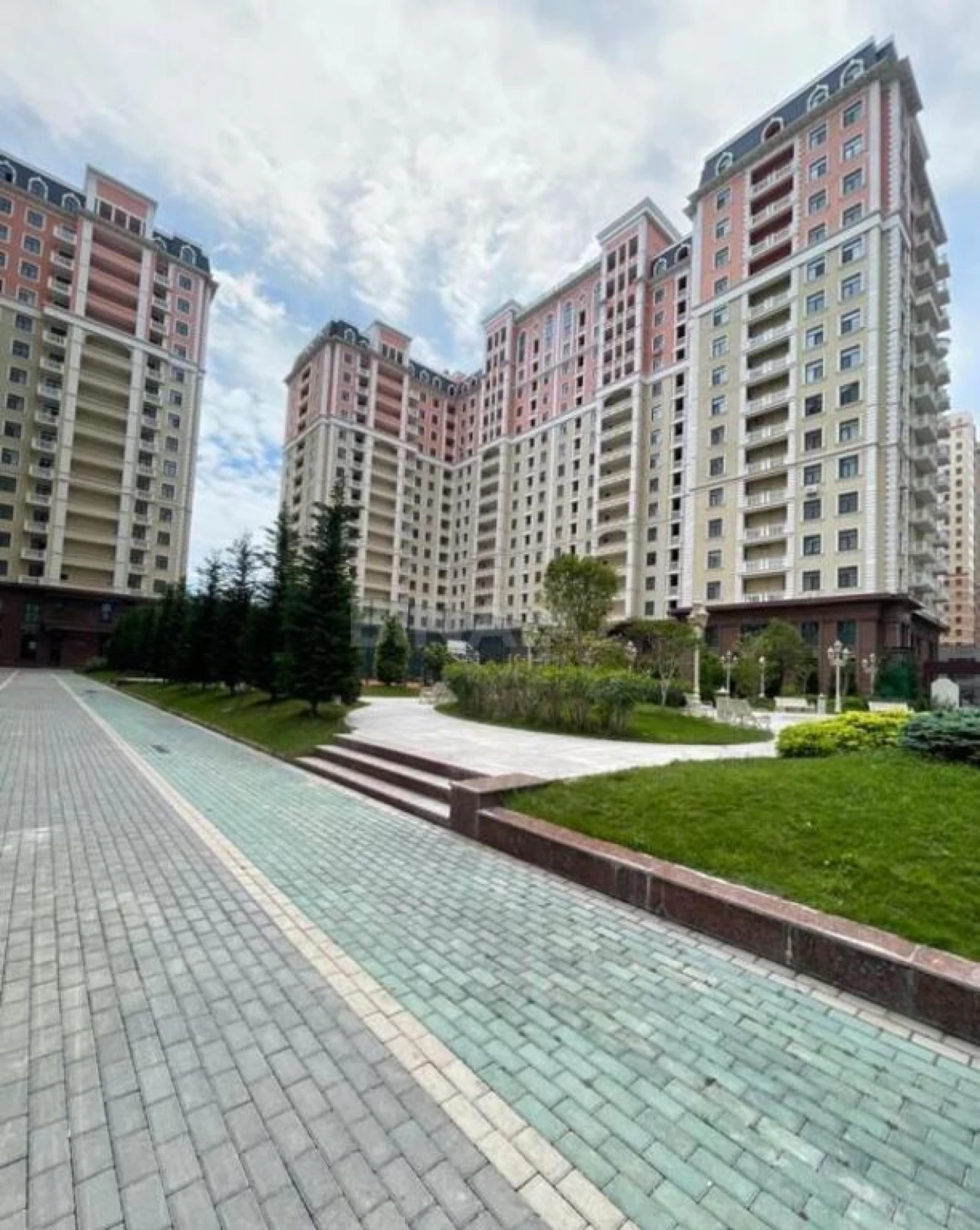 Satılır 2 otaqlı mənzil 68 m²