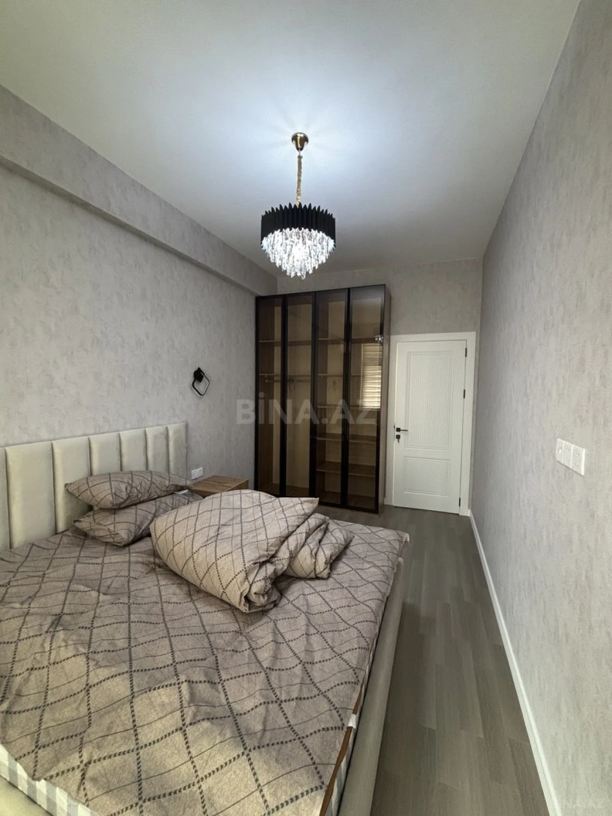 Satılır 2 otaqlı mənzil 68 m²