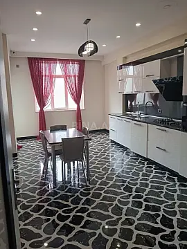 Satılır 3 otaqlı mənzil 140 m²