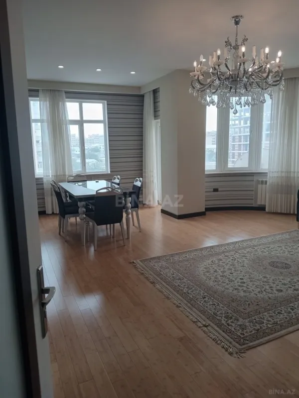Satılır 3 otaqlı mənzil 140 m²