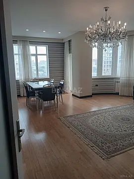 Satılır 3 otaqlı mənzil 140 m²