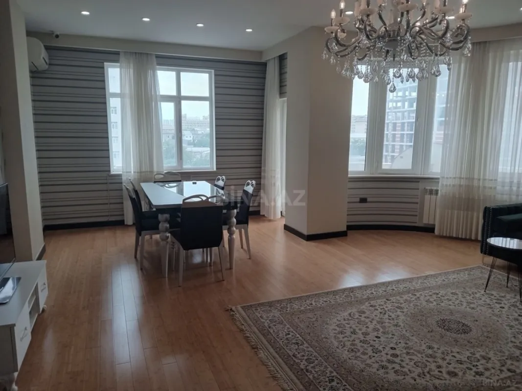 Satılır 3 otaqlı mənzil 140 m²