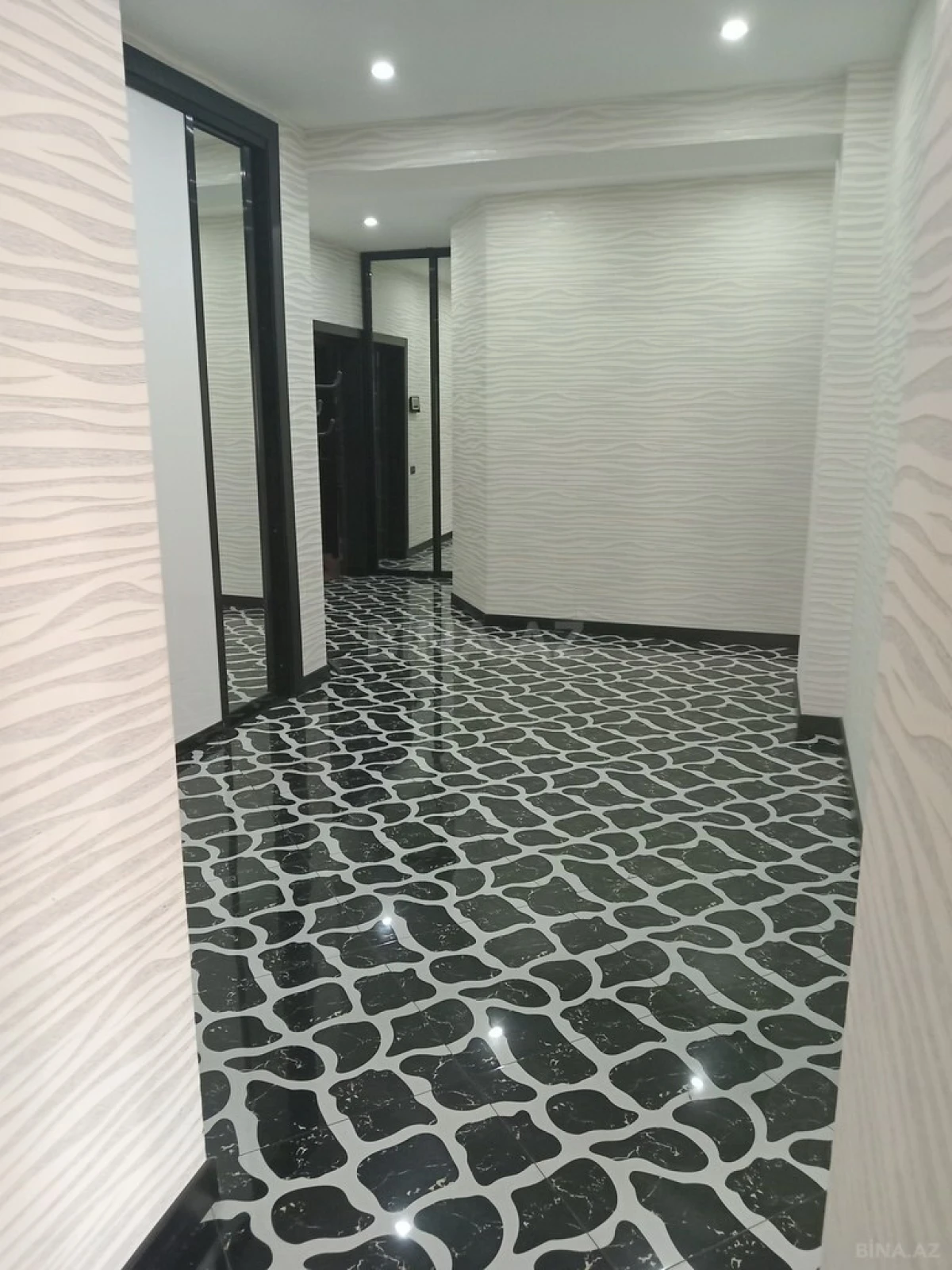 Satılır 3 otaqlı mənzil 140 m²
