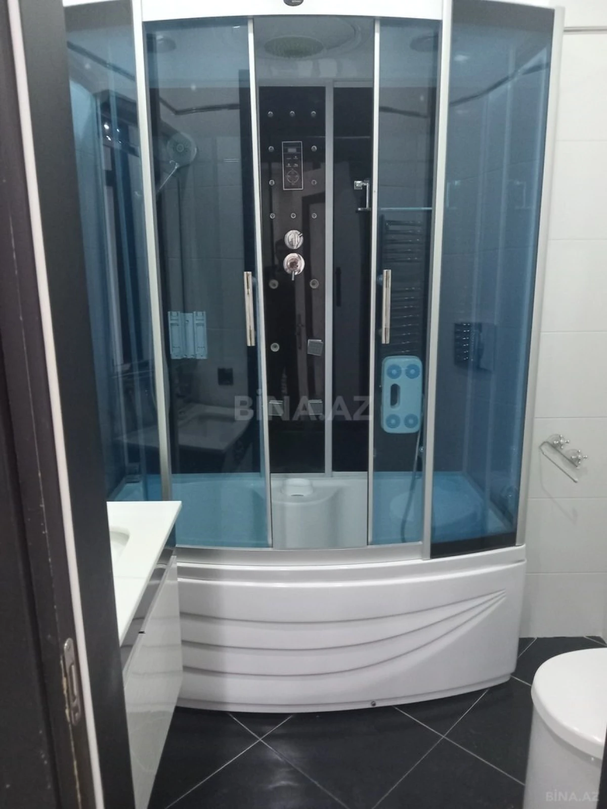 Satılır 3 otaqlı mənzil 140 m²