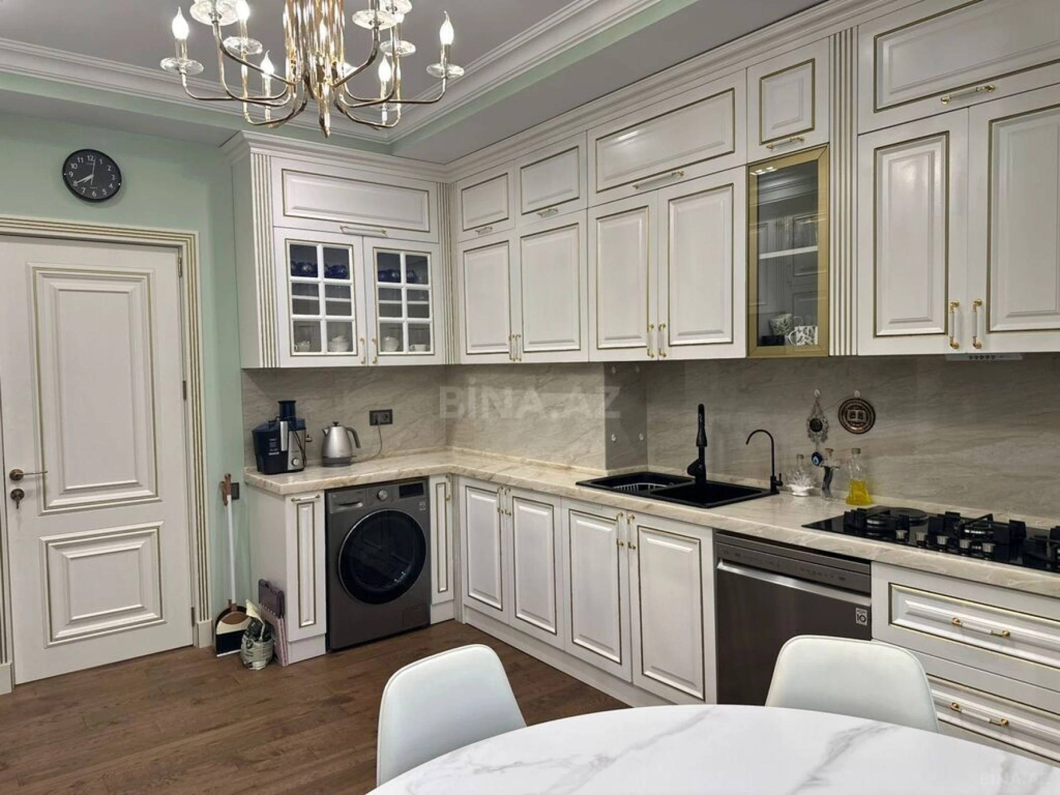 Satılır 4 otaqlı mənzil 155 m²