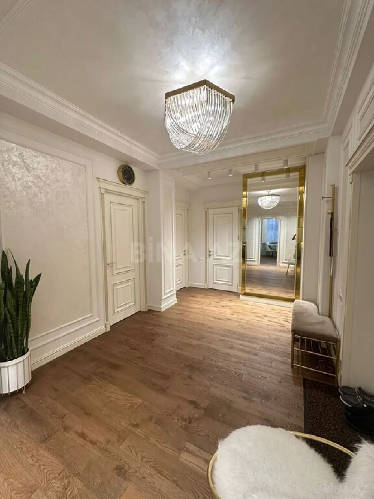 Satılır 4 otaqlı mənzil 155 m²