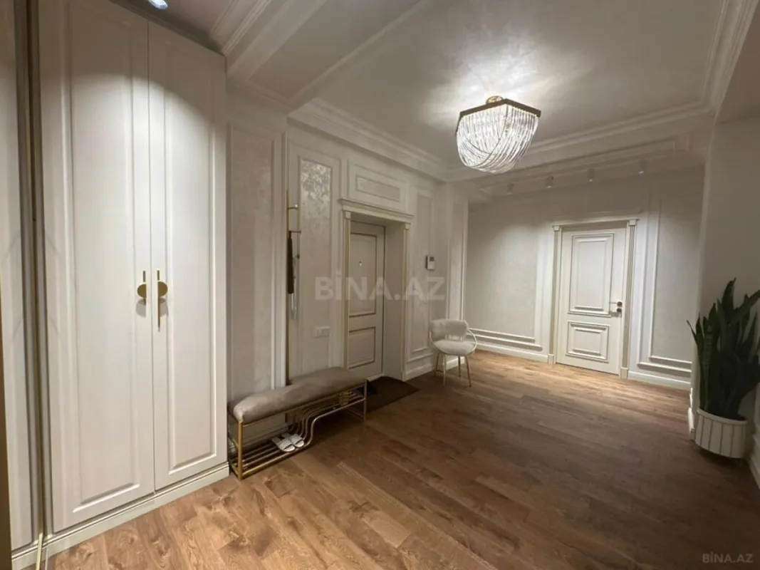 Satılır 4 otaqlı mənzil 155 m²