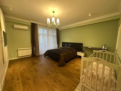 Satılır 4 otaqlı mənzil 155 m²