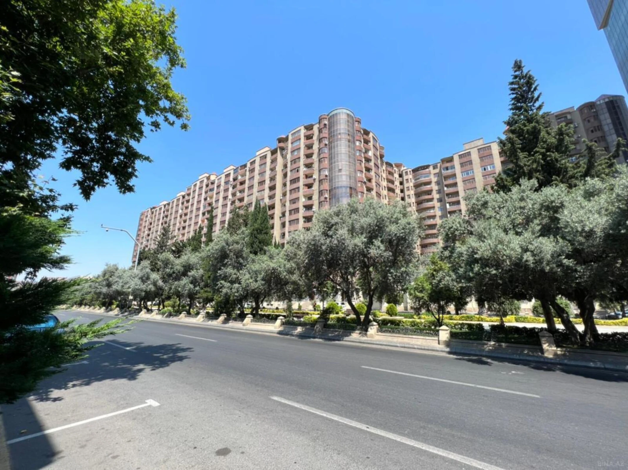 Satılır 4 otaqlı mənzil 155 m²