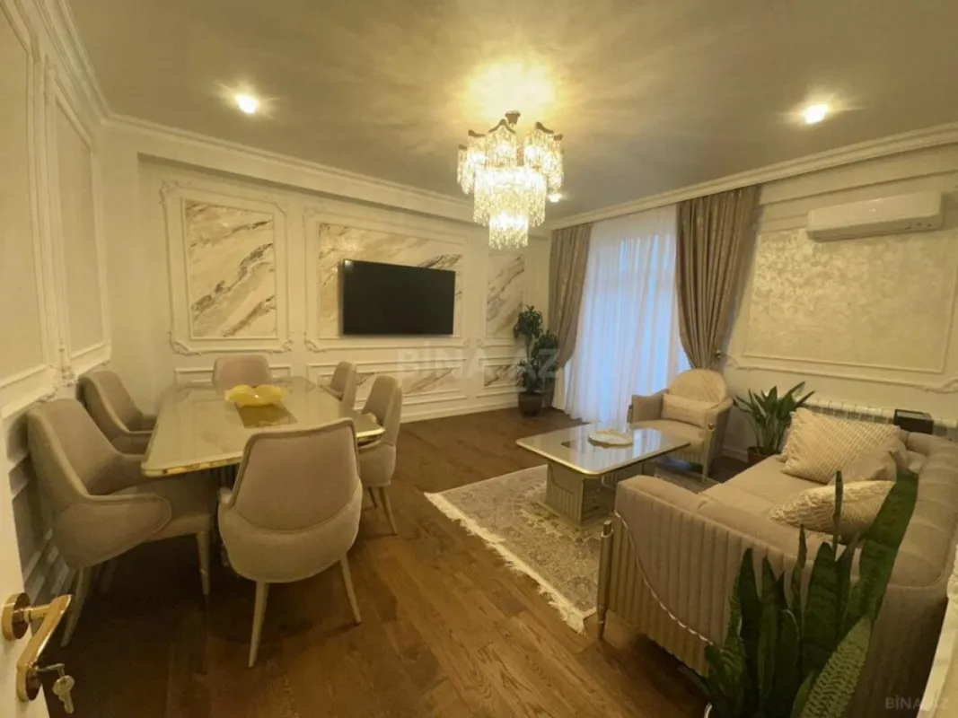 Satılır 4 otaqlı mənzil 155 m²