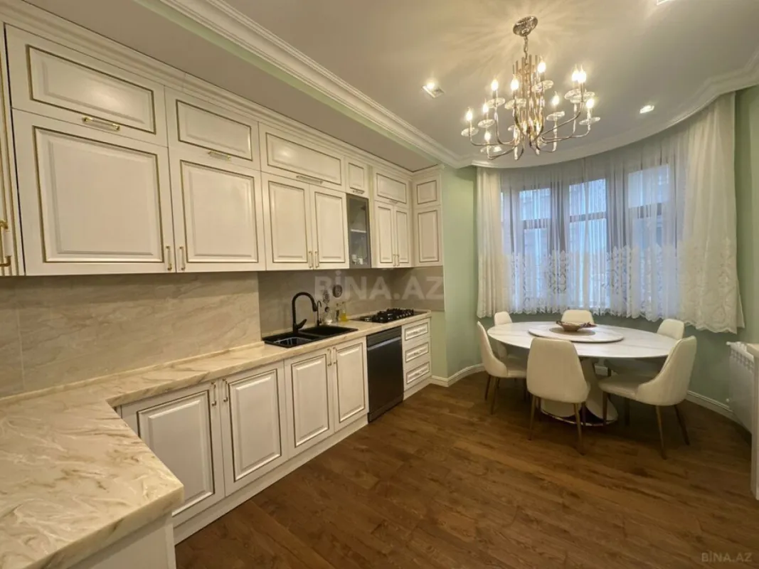 Satılır 4 otaqlı mənzil 155 m²