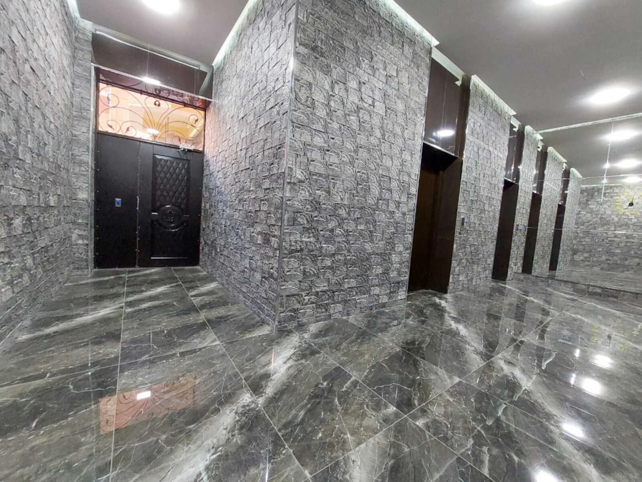 Satılır 4 otaqlı mənzil 155 m²
