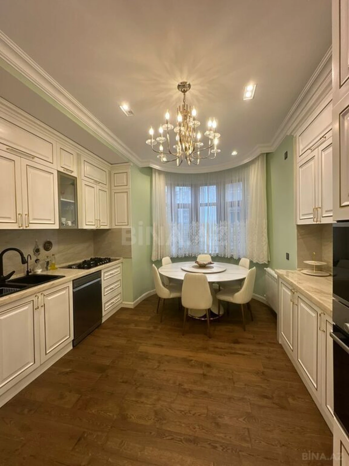 Satılır 4 otaqlı mənzil 155 m²