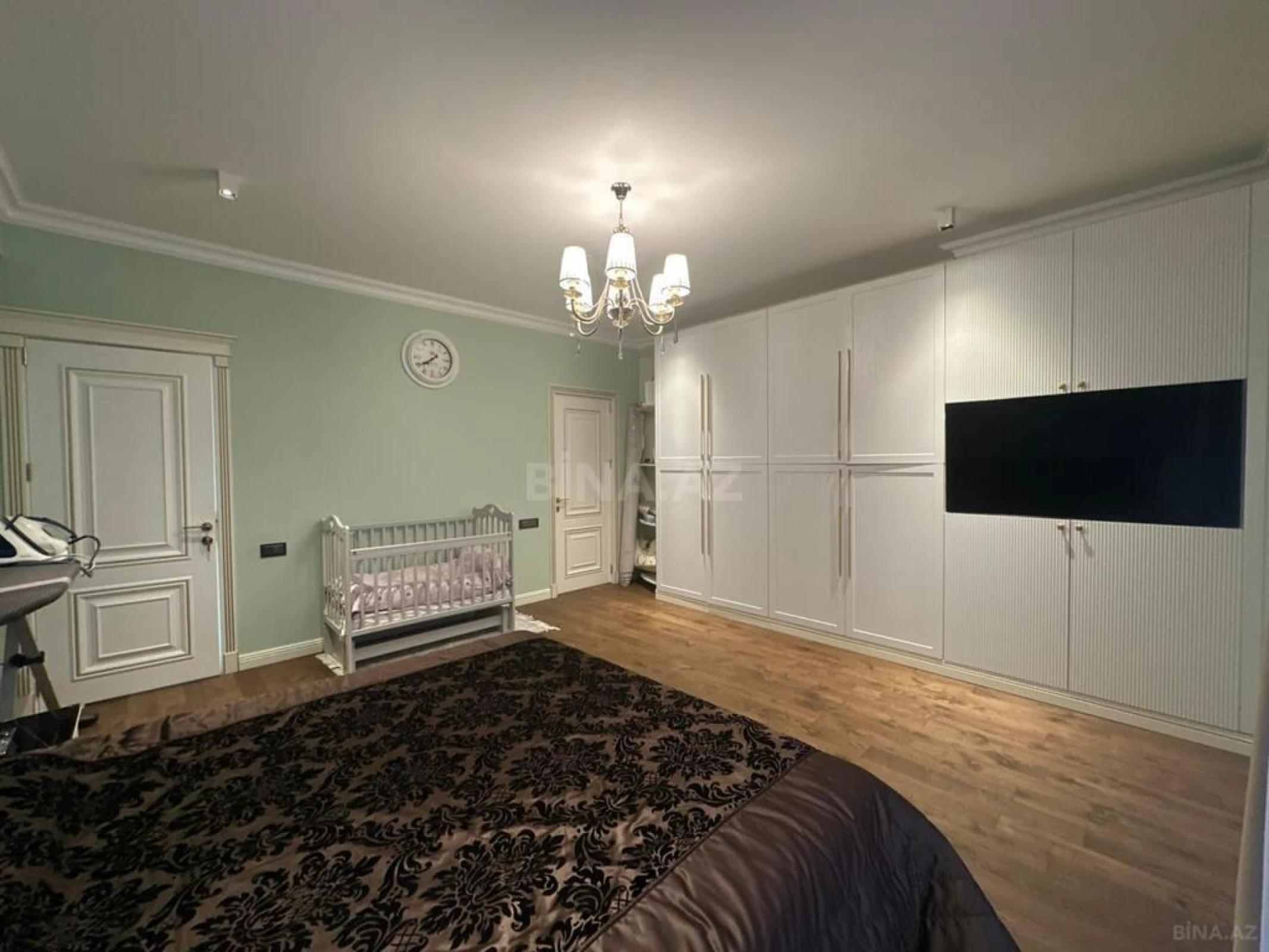 Satılır 4 otaqlı mənzil 155 m²