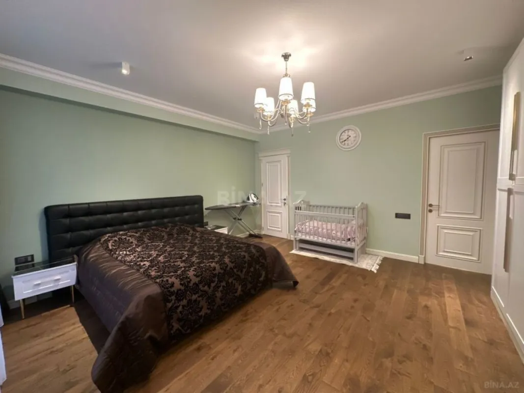 Satılır 4 otaqlı mənzil 155 m²