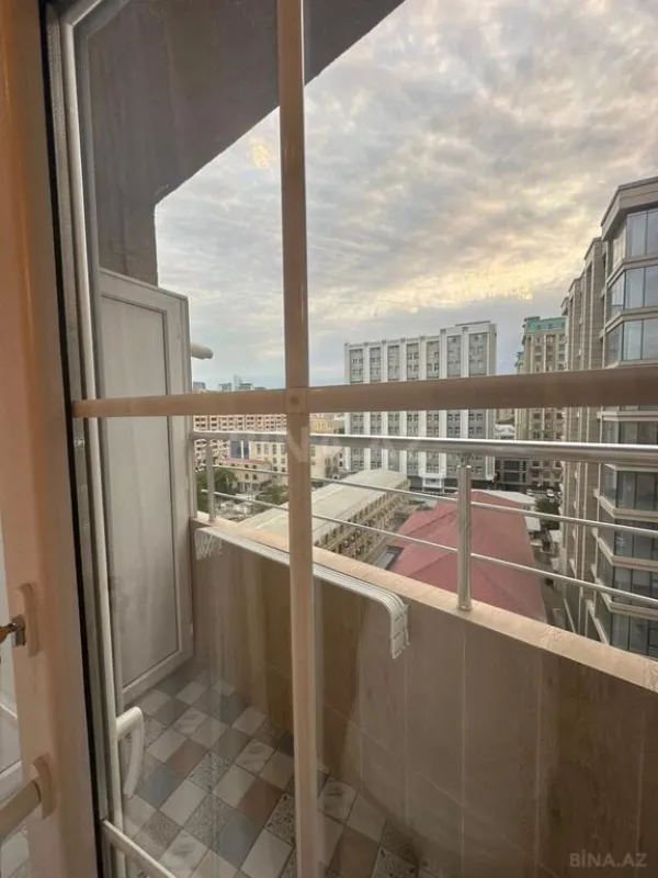 Satılır 4 otaqlı mənzil 155 m²
