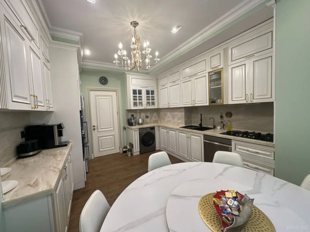 Satılır 4 otaqlı mənzil 155 m²