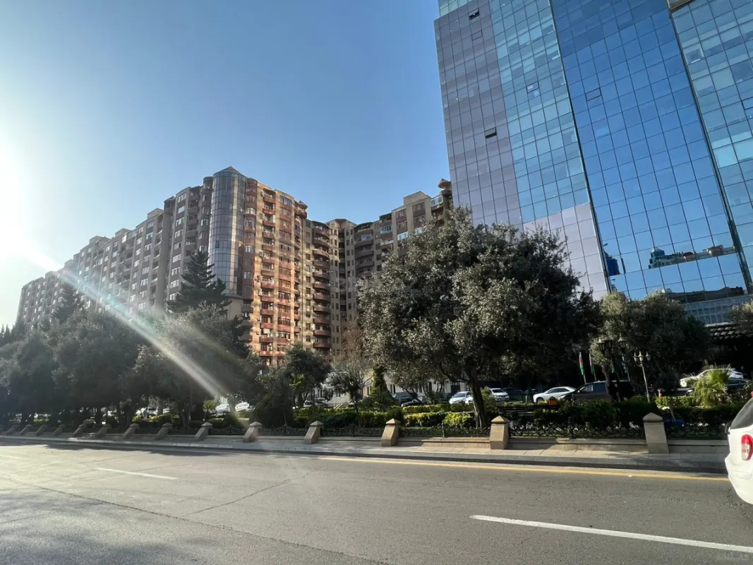 Satılır 4 otaqlı mənzil 155 m²