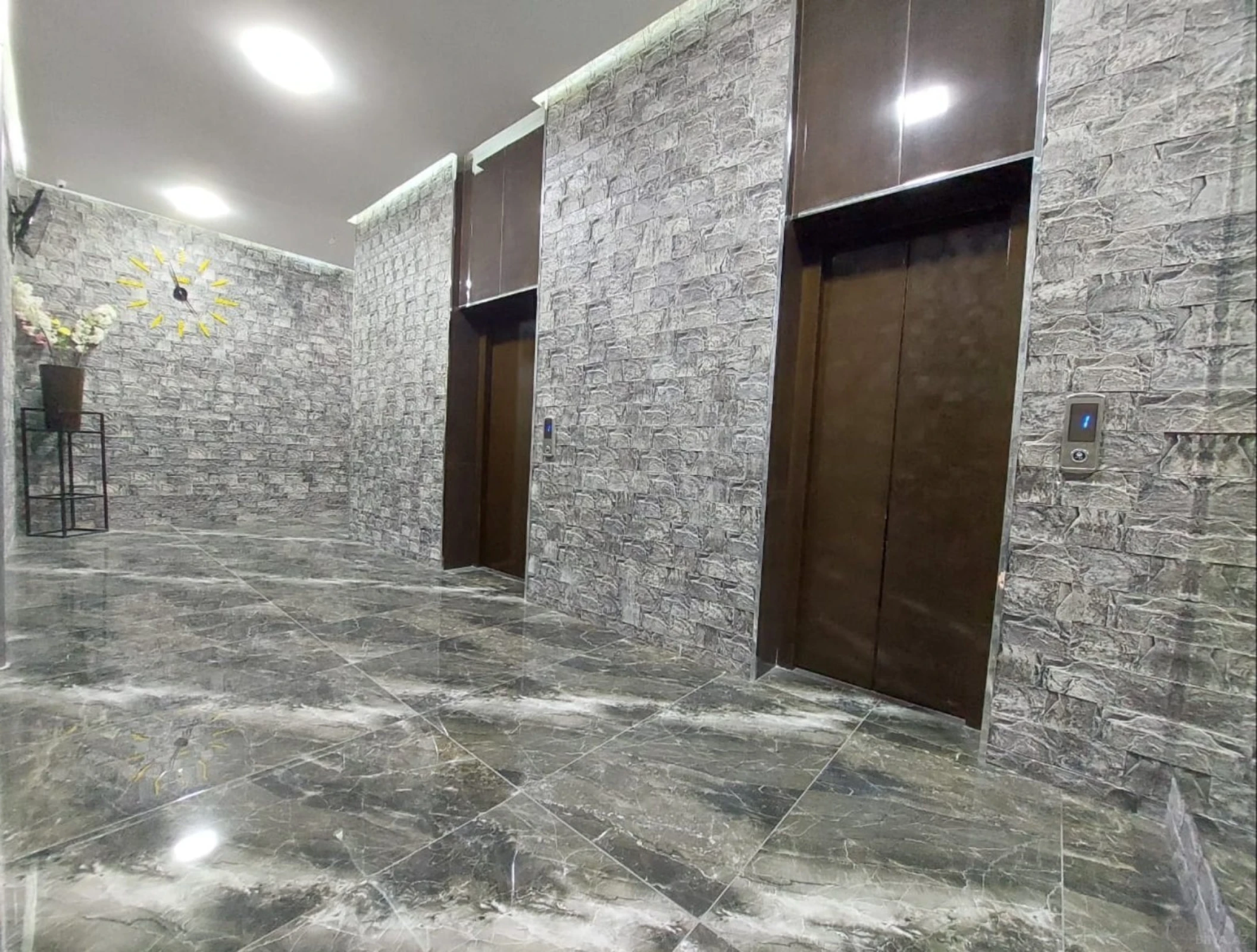 Satılır 4 otaqlı mənzil 155 m²