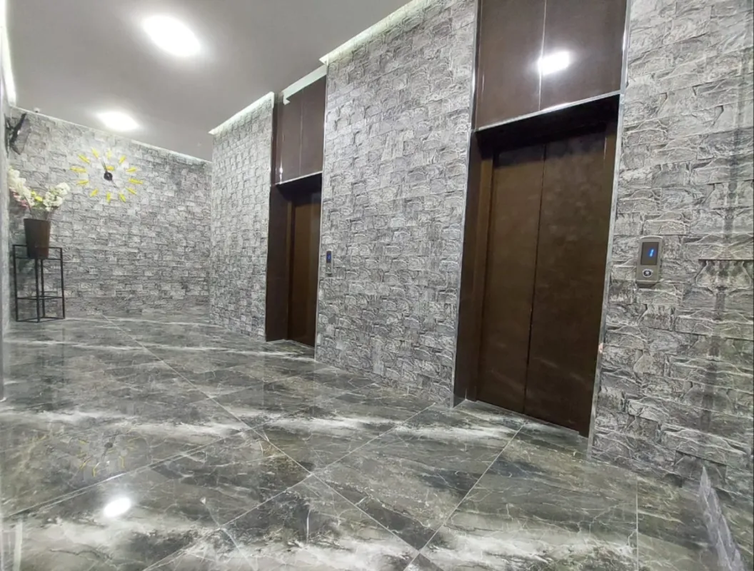 Satılır 4 otaqlı mənzil 155 m²