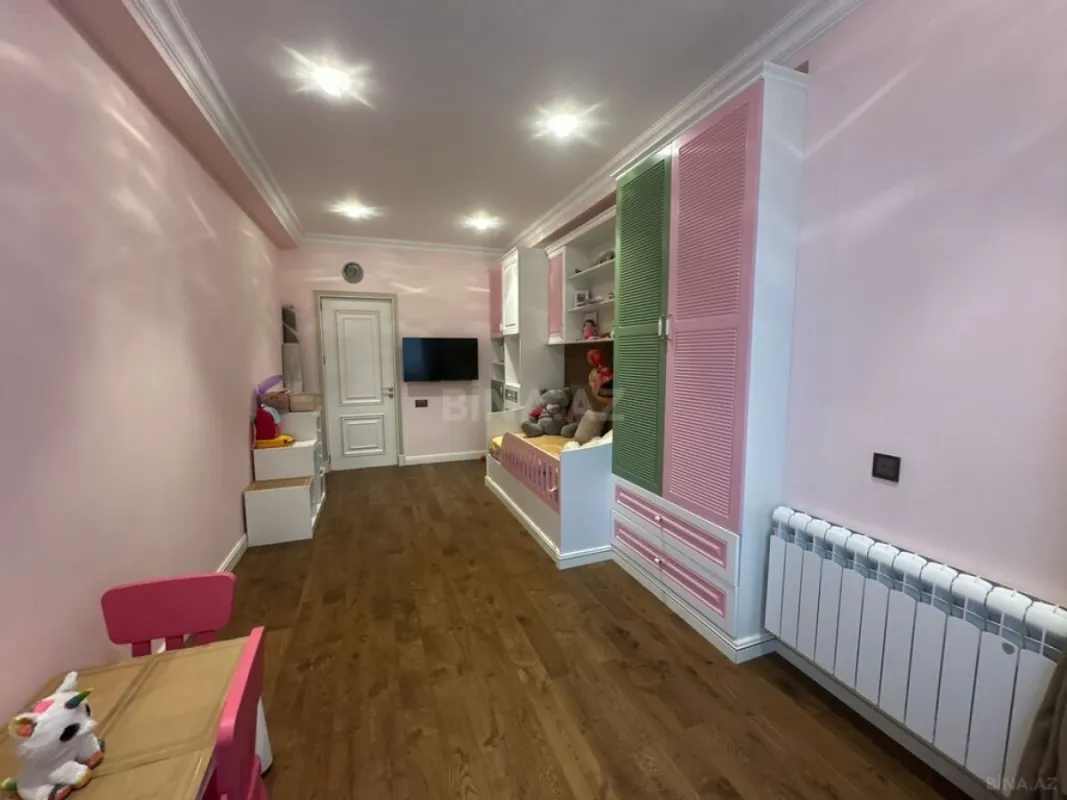 Satılır 4 otaqlı mənzil 155 m²