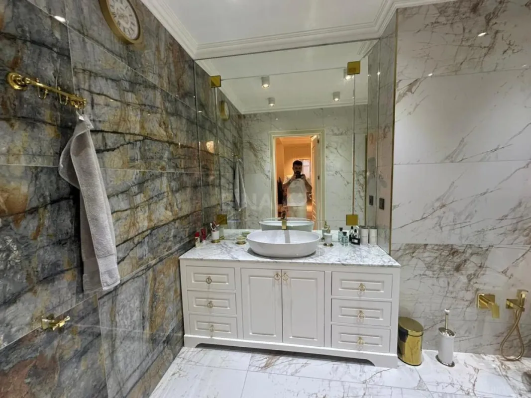 Satılır 4 otaqlı mənzil 155 m²