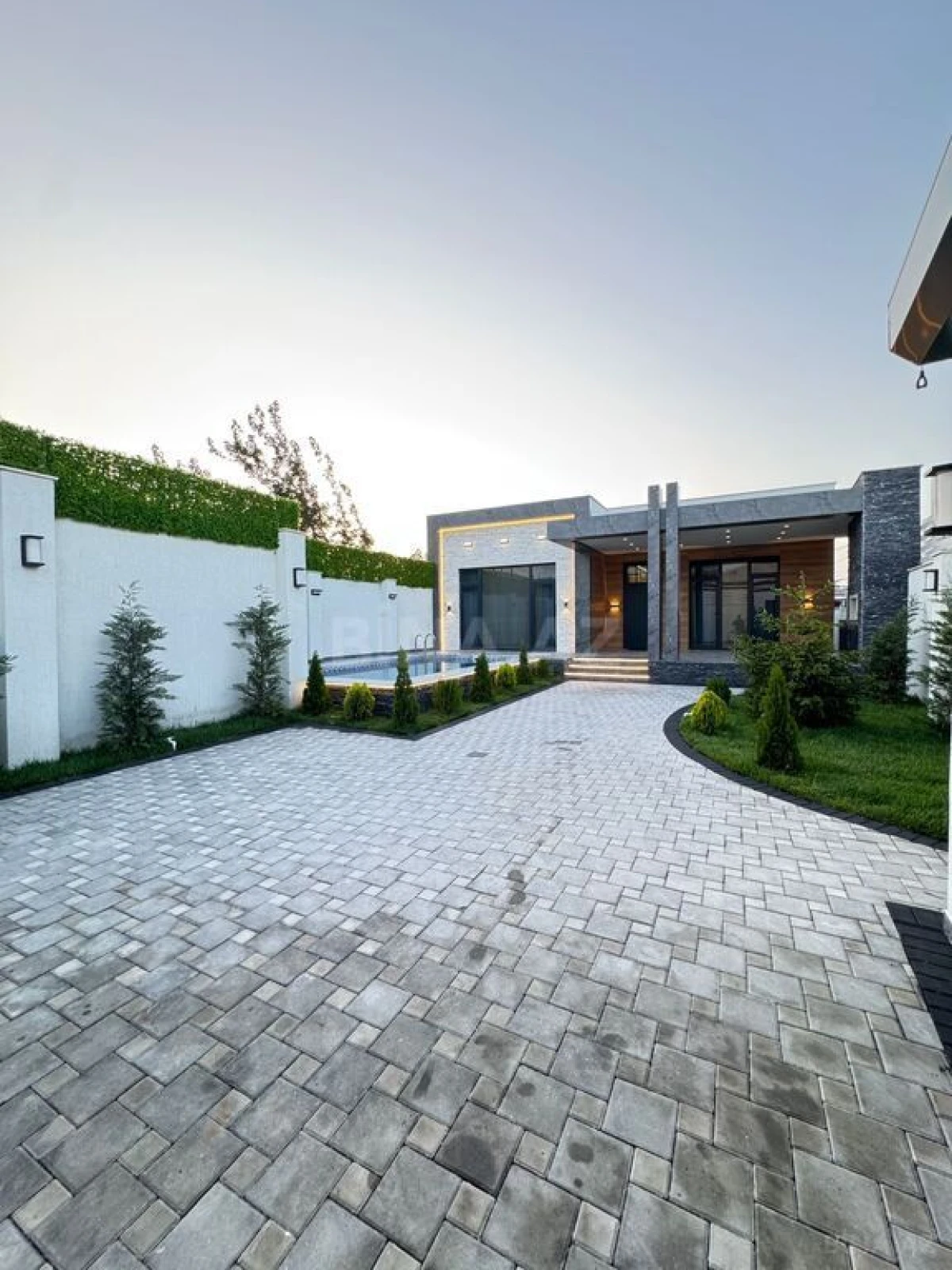 Satılır 4 otaqlı həyət evi 200 m²