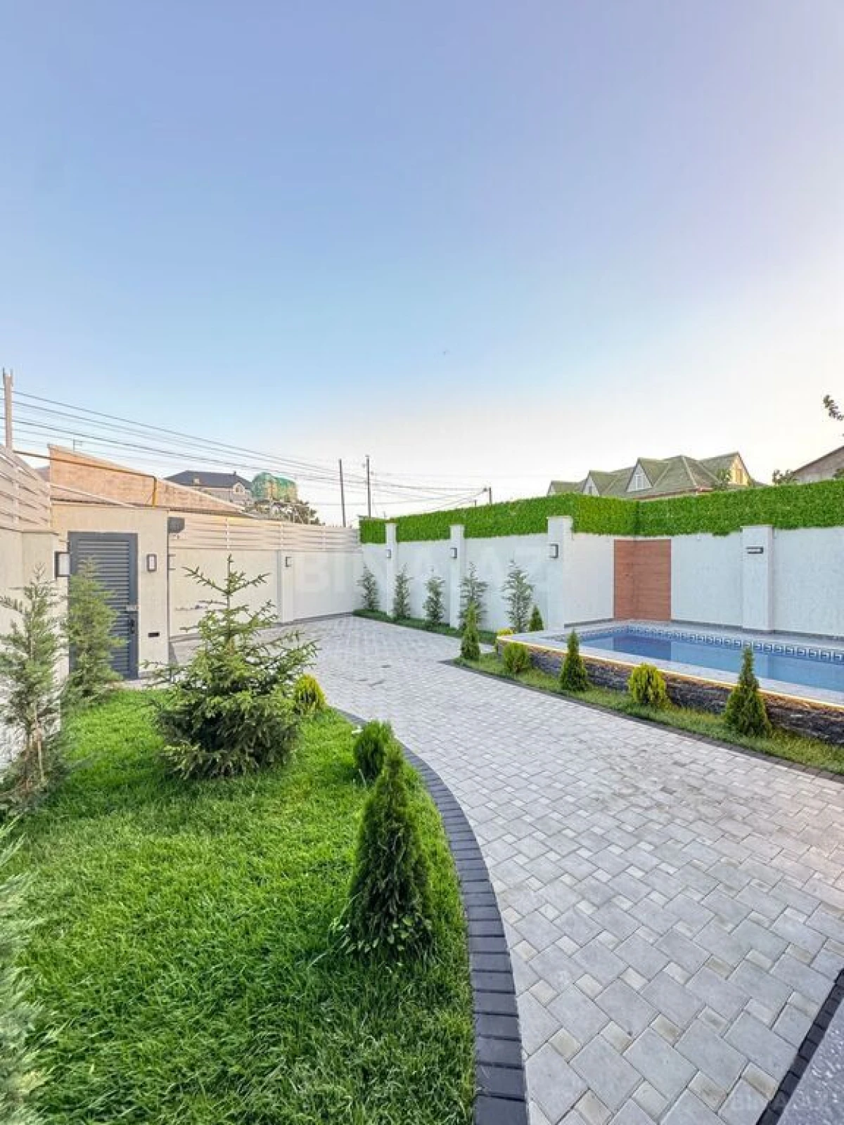 Satılır 4 otaqlı həyət evi 200 m²