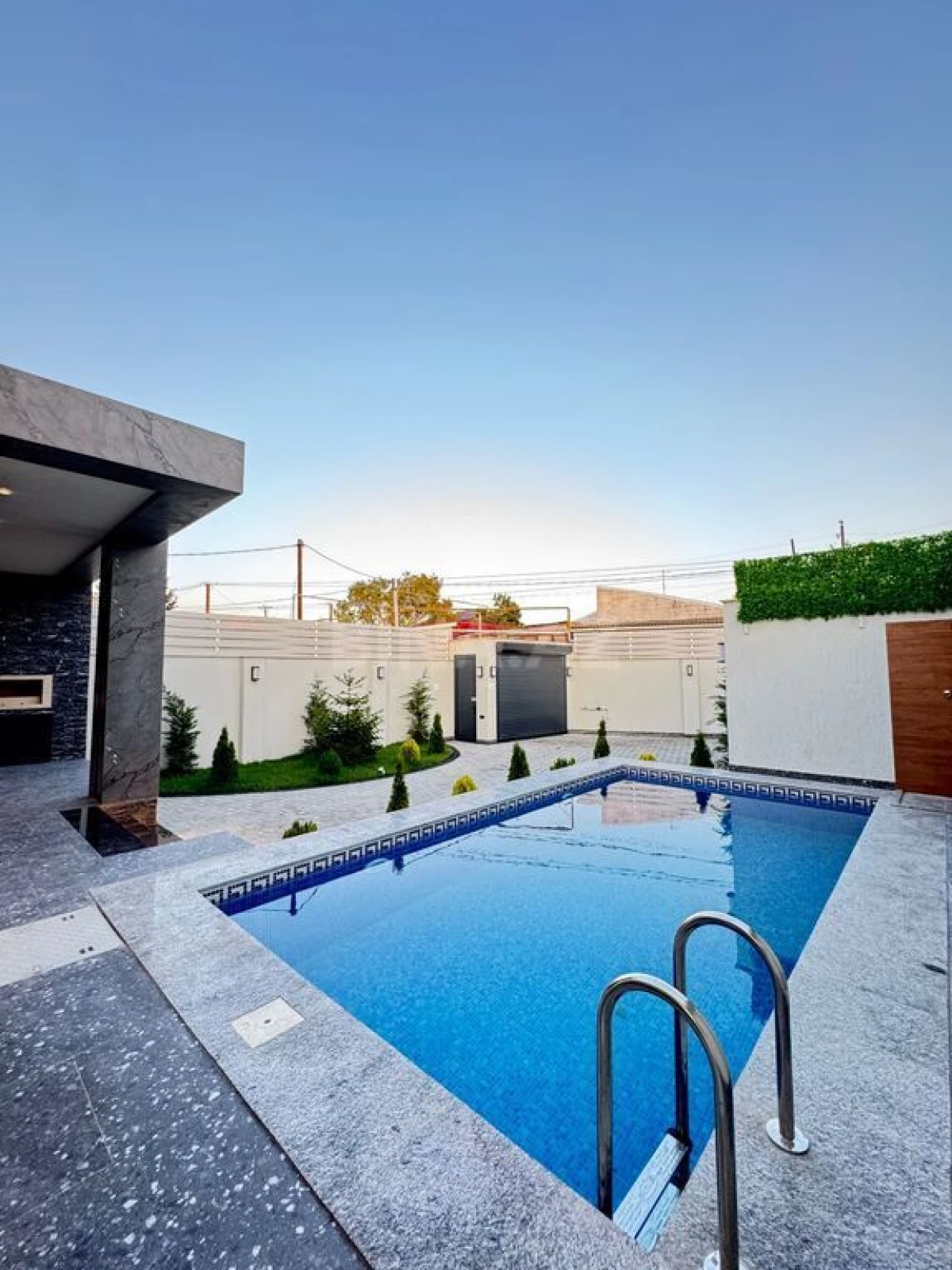 Satılır 4 otaqlı həyət evi 200 m²