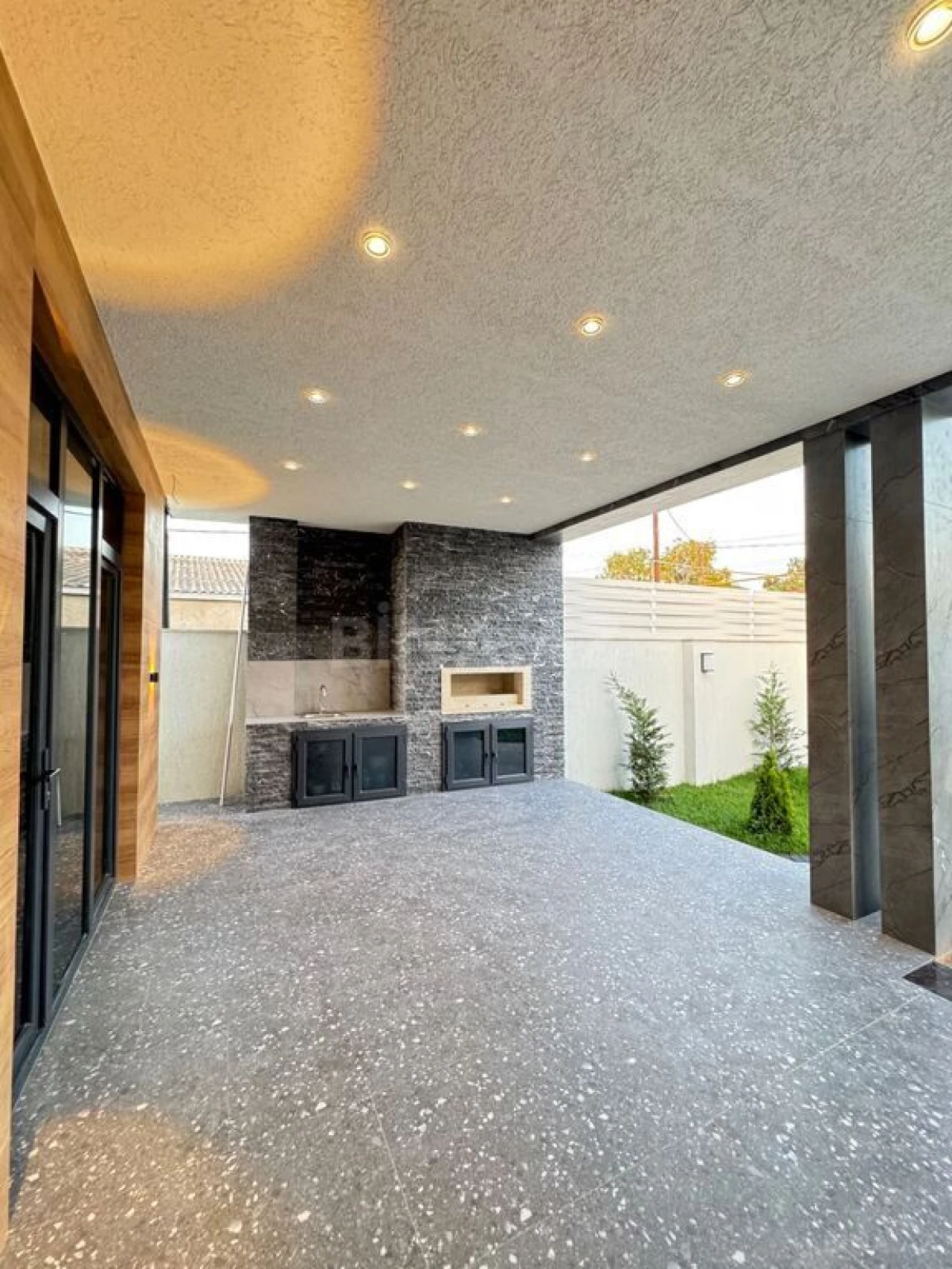 Satılır 4 otaqlı həyət evi 200 m²