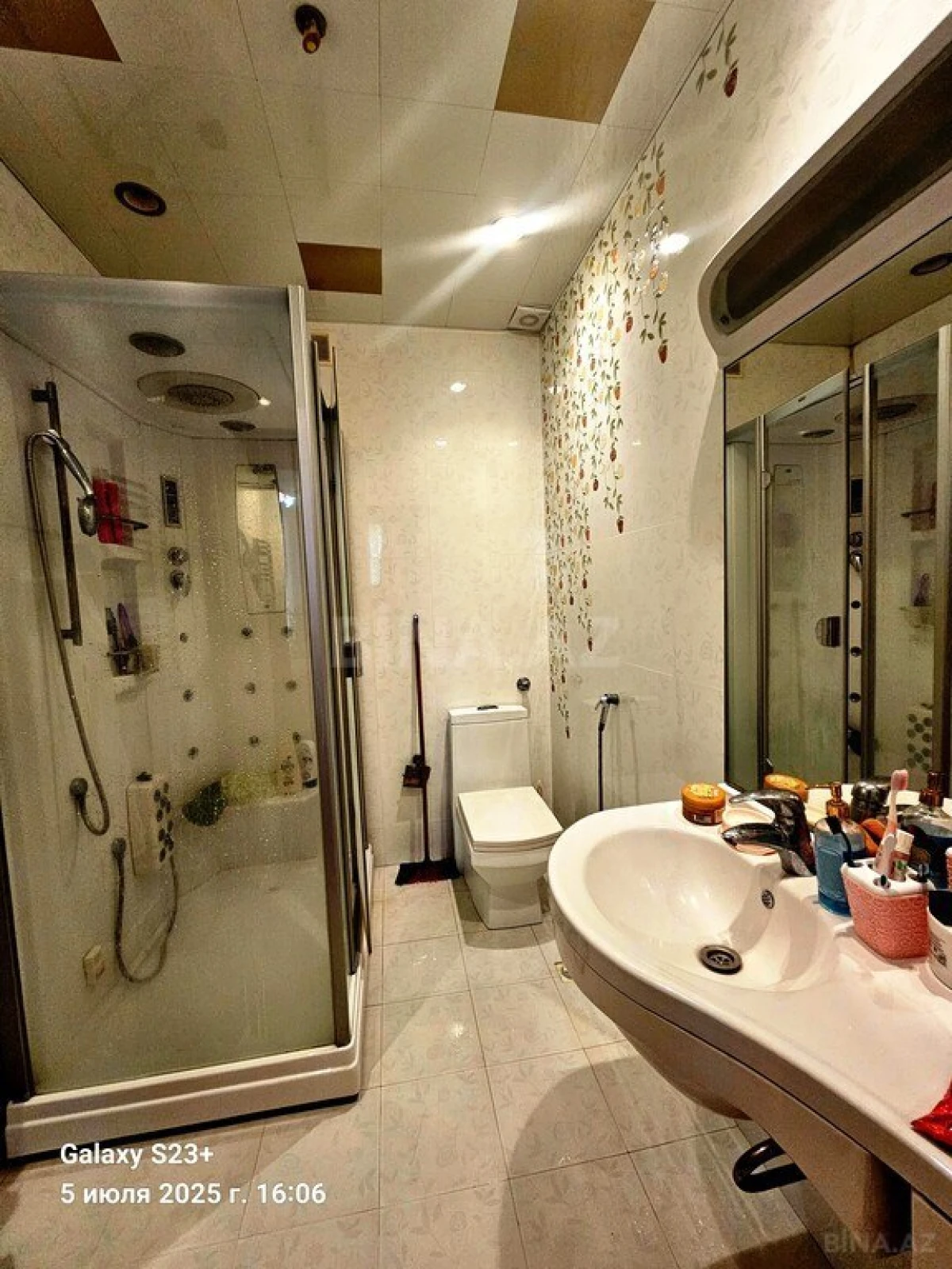 Satılır 4 otaqlı mənzil 180 m²