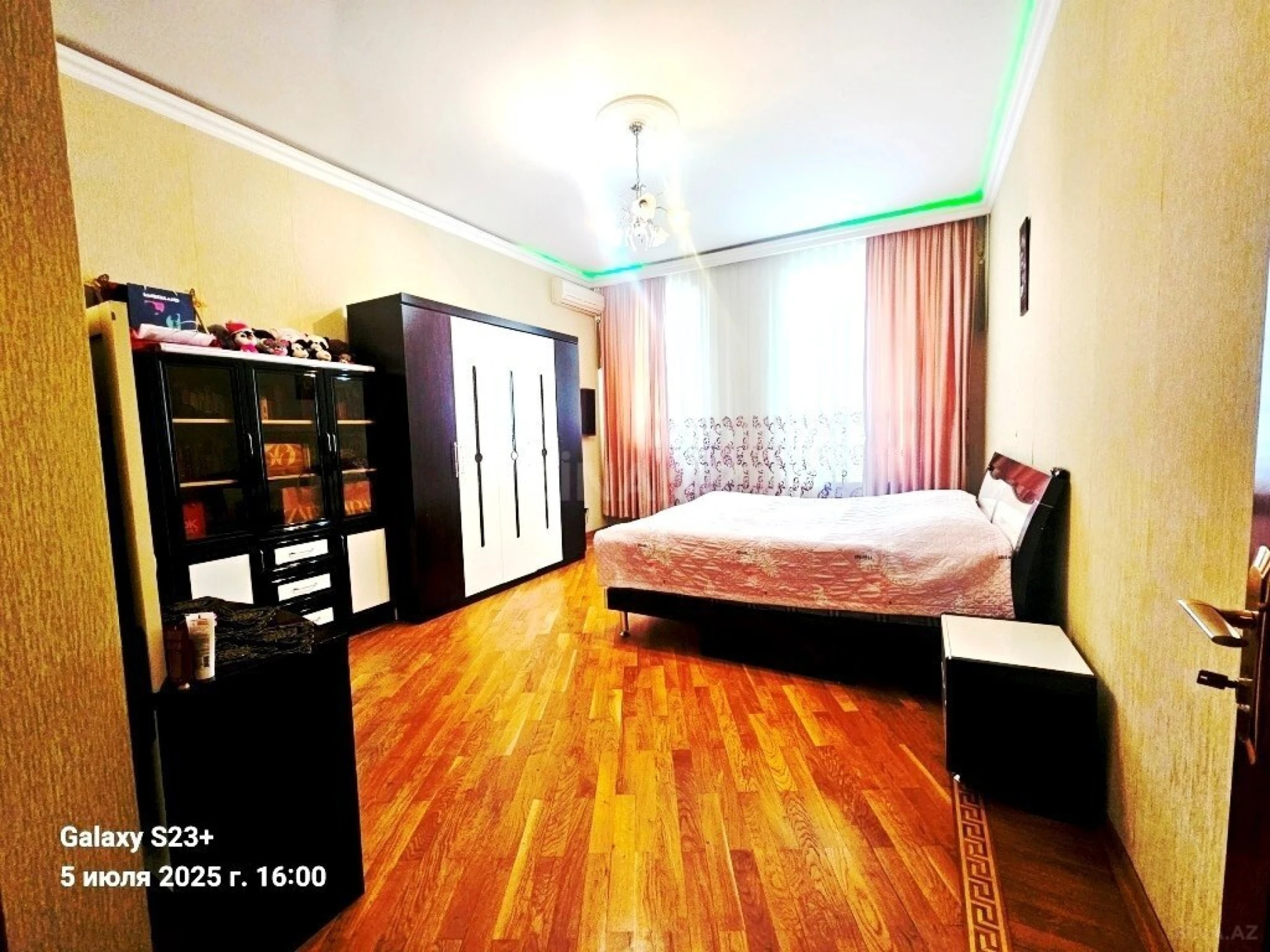 Satılır 4 otaqlı mənzil 180 m²